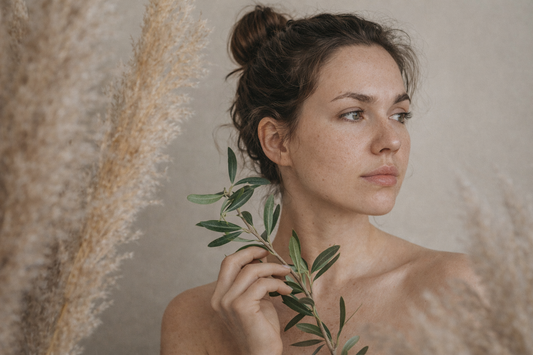 Anti-Trend Beauty: γιατί το 2026 η πιο σύγχρονη φροντίδα δεν ακολουθεί κανόνες