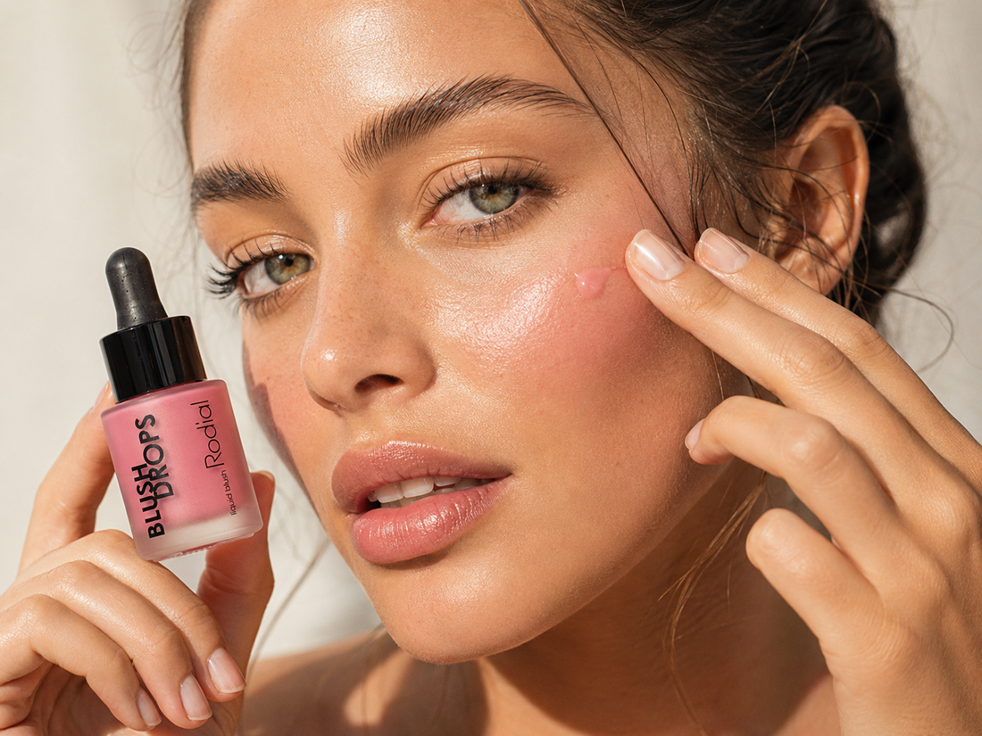 Rodial Blush Drops: το υγρό ρουζ που μετατρέπει το καλοκαιρινό μακιγιάζ σε λάμψη